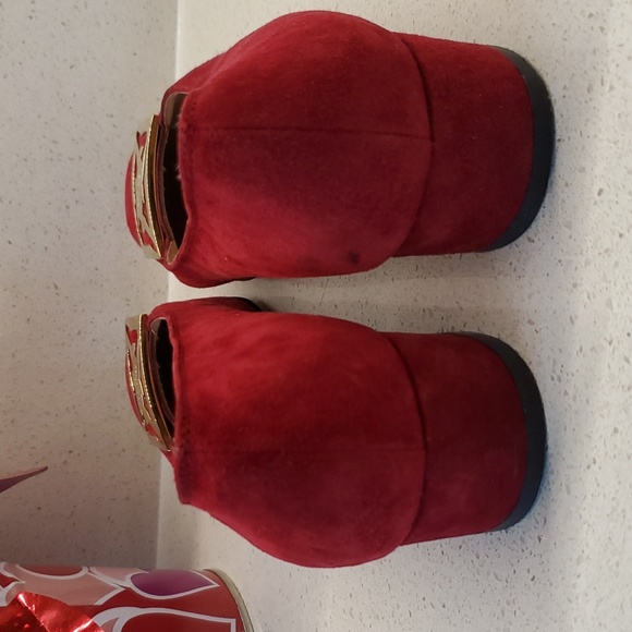 SALVATORE FERRAGAMO suede kitten heels (sz 6AA) - Picture 6 of 9